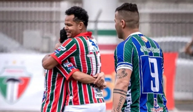 Bill, ex-Coritiba, comemora gol na Suburbana