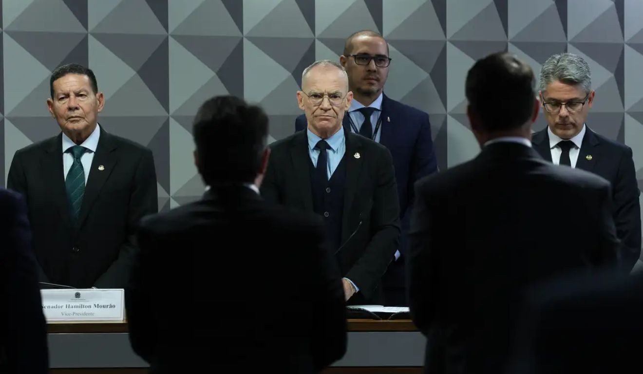 Hamilton Mourão, Fabiano Contarato e Alessandro Vieira, durante a instalação da CPI do Crime Organizado