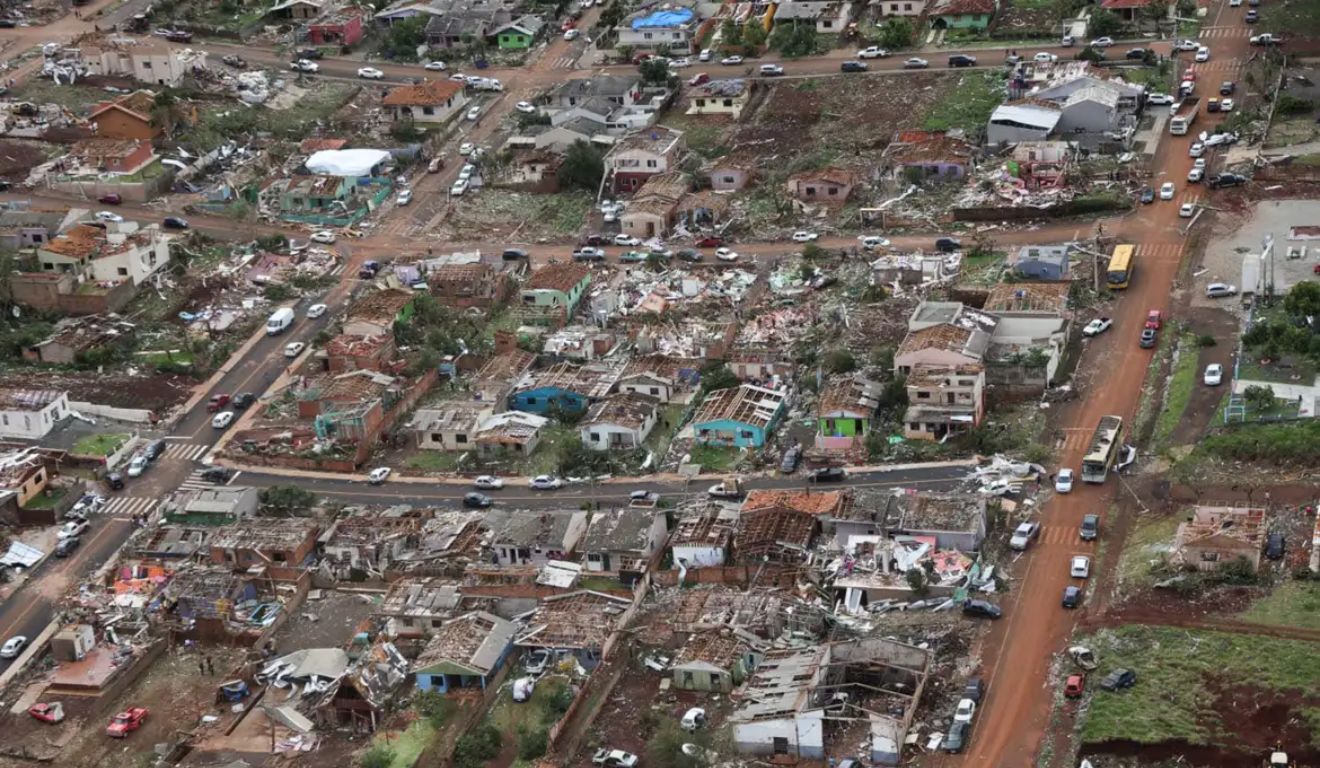 Vista aérea de Rio Bonito do Iguaçu; Enem não será aplicado no município, afetado pelo tornado no Paraná