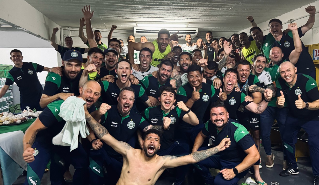 Jogadores do Coritiba comemoram vitória sobre o Paysandu
