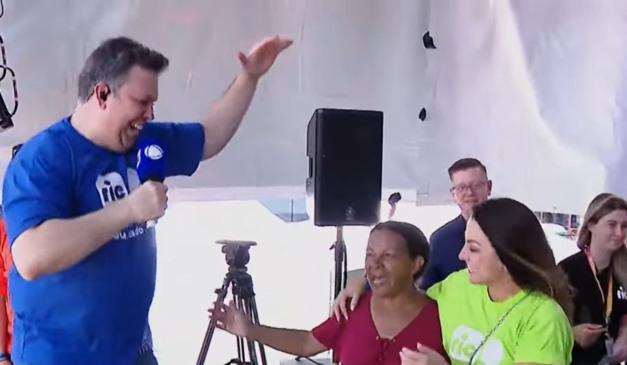 Matheus Furlan, Cecília Comel e uma das vencedoras do 2º Festival de Prêmios