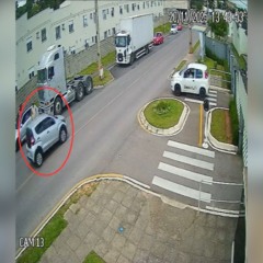 Câmera de segurança flagrou momento em que homem é morto a tiros na frente da filha