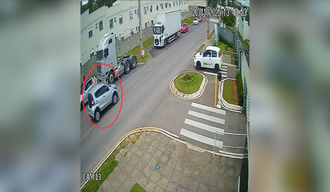 Câmera de segurança flagrou momento em que homem é morto a tiros na frente da filha