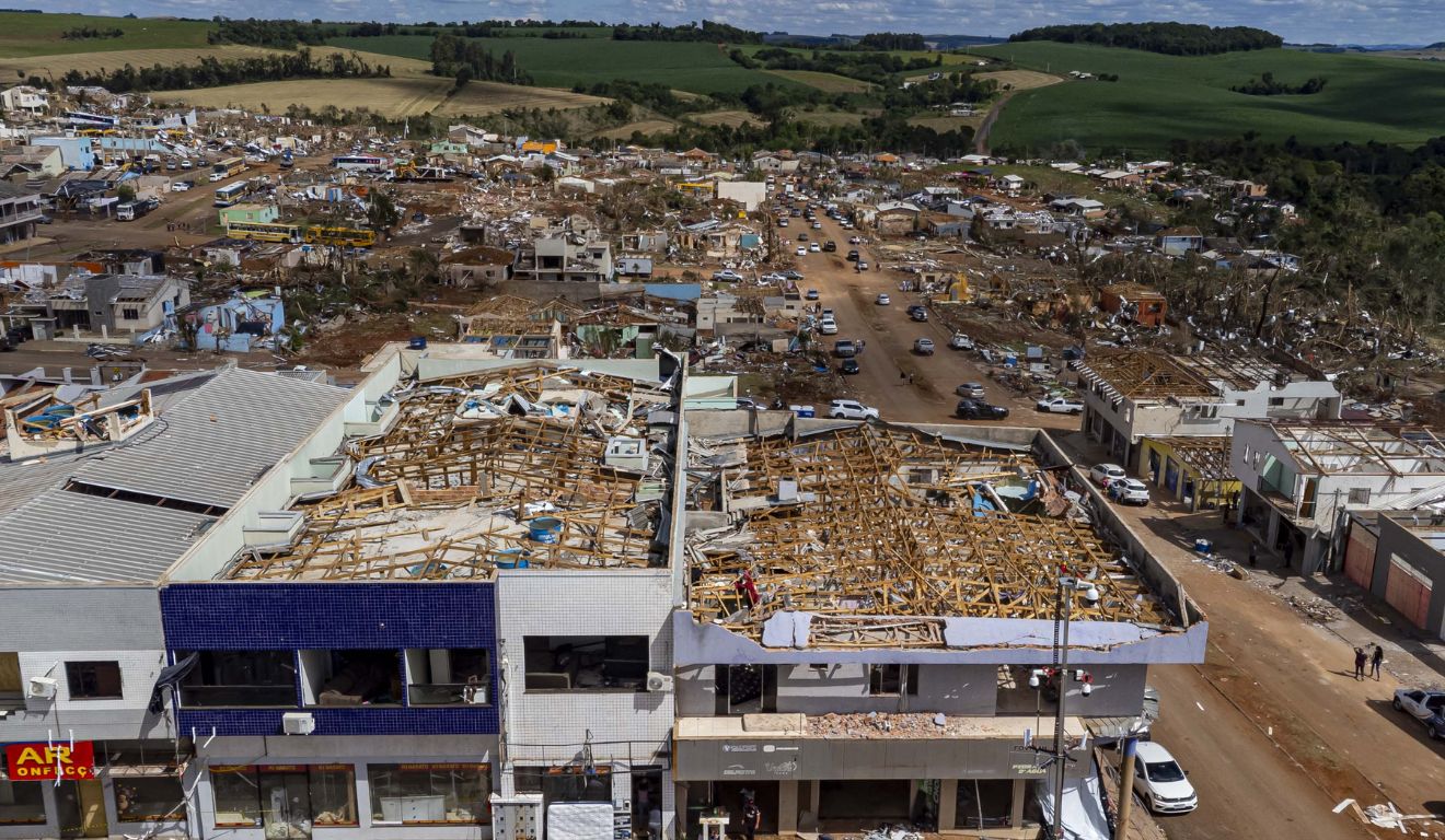 Vista áerea de Rio Bonito do Iguaçu; famílias da cidade, afetadas pelo tornado, podem receber auxílio emergencial