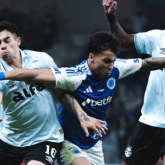Lance de Cruzeiro x Grêmio, pelo Brasileirão