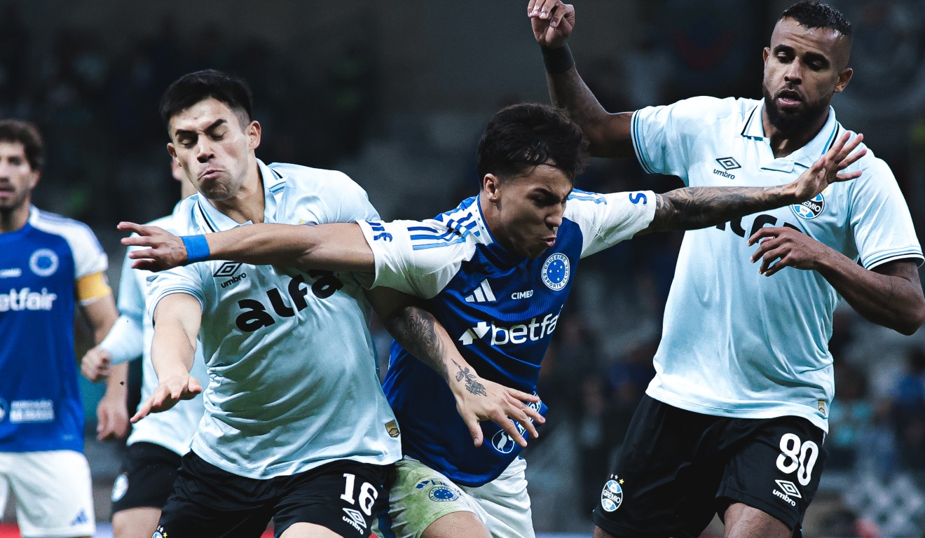 Lance de Cruzeiro x Grêmio, pelo Brasileirão