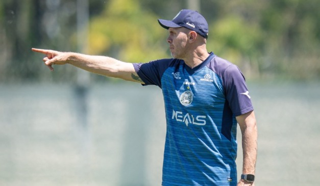 Mozart comanda treino do Coritiba