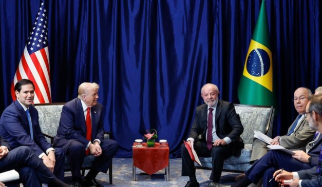 Marco Rubio, Donald Trump, Lula e Mauro Vieira durante reunião dos EUA e Brasil sobre tarifaço