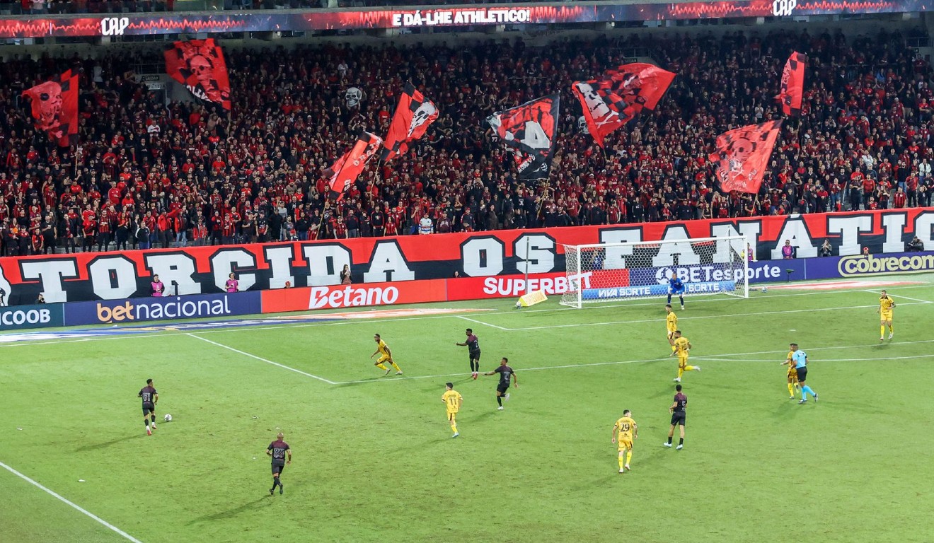 Torcida do Athletico na Arena da Baixada