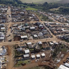 Imagem aérea de Rio Bonito do Iguaçu, cidade mais afetada por passagem de tornado pelo Paraná