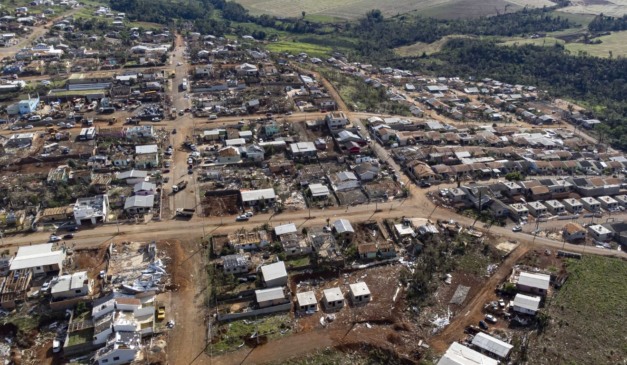 Imagem aérea de Rio Bonito do Iguaçu, cidade mais afetada por passagem de tornado pelo Paraná