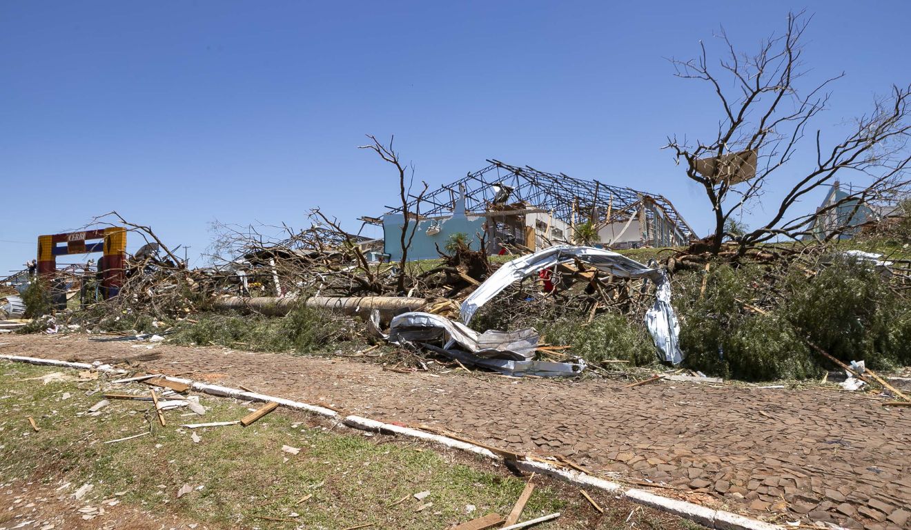 Imagem aérea de Rio Bonito do Iguaçu, cidade mais afetada por passagem de tornado pelo Paraná