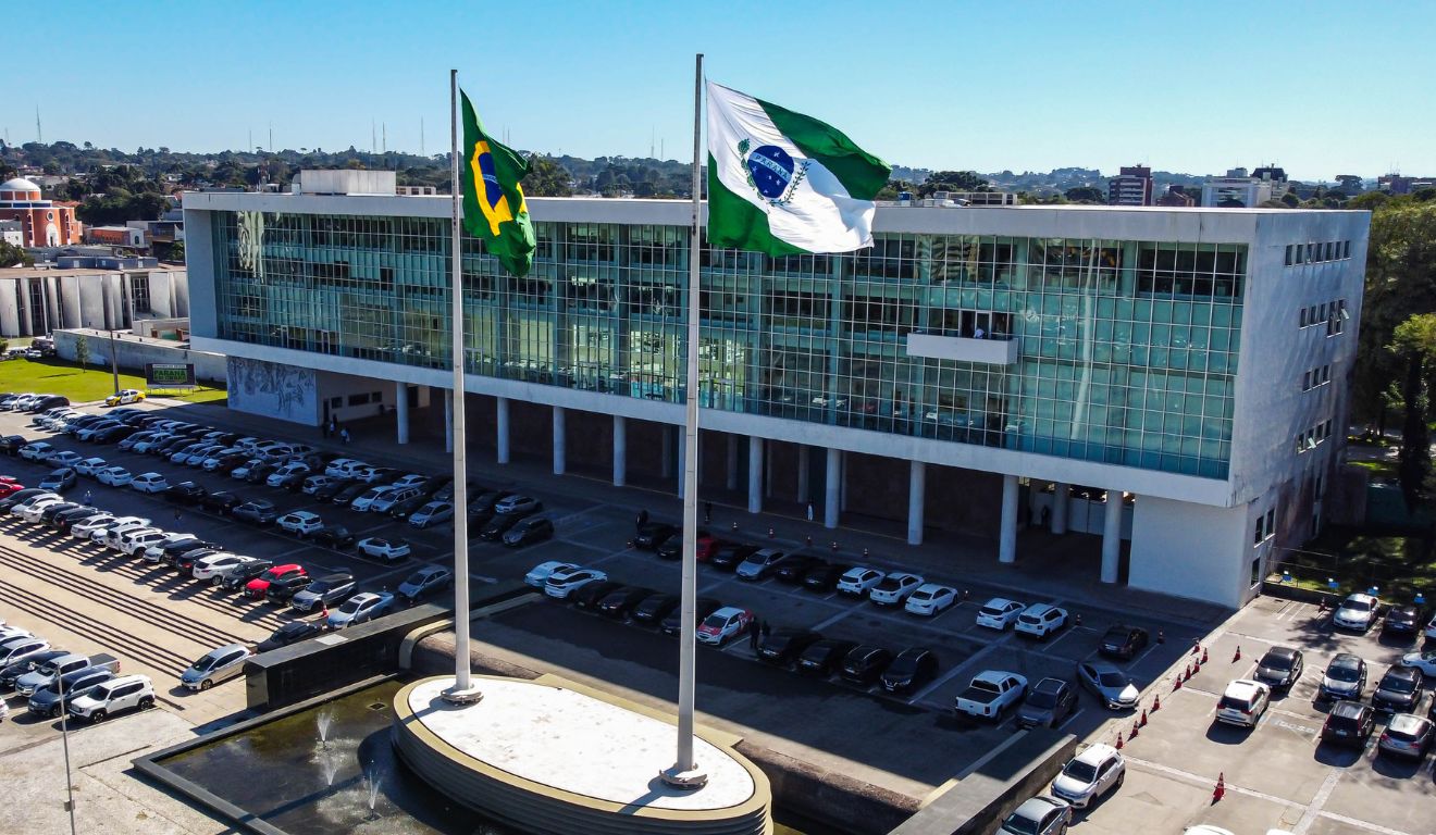 Vista aérea do Palácio Iguaçu, sede do Governo do Paraná, que anunciou redução no uso de placas reservadas