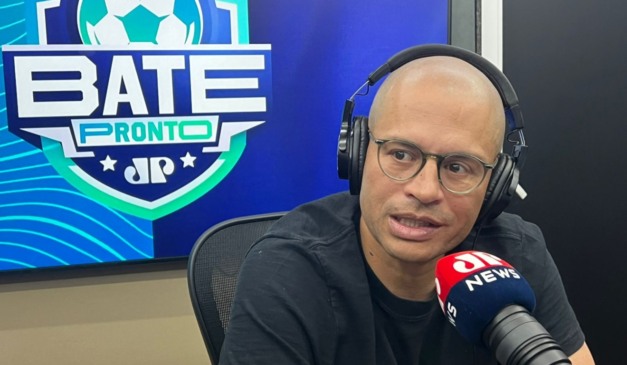 Técnico do Operário, Alex participou do Bate Pronto Paraná desta sexta-feira (28). (Foto: Tetê Motta/RIC)