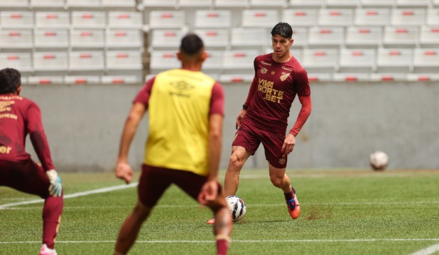 Zapelli em treino do Athletico na Arena