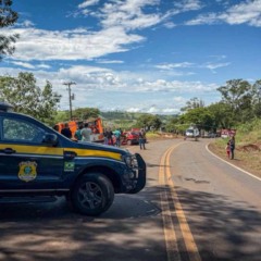 BR-369 no local onde houve um acidente entre um carro e um caminhão, em Jandaia do Sul