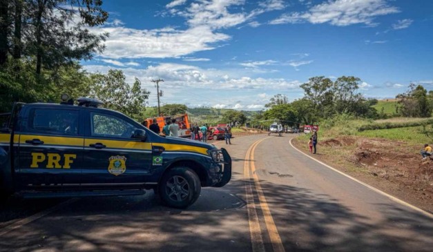 BR-369 no local onde houve um acidente entre um carro e um caminhão, em Jandaia do Sul