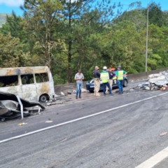 local do acidente na BR-376, van incendiada