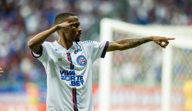 Ademir com a camisa tricolor. (Foto: Letícia Martins/EC Bahia)