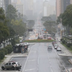foto de chuva em curitiba para ilustrar alerta laranja no paraná