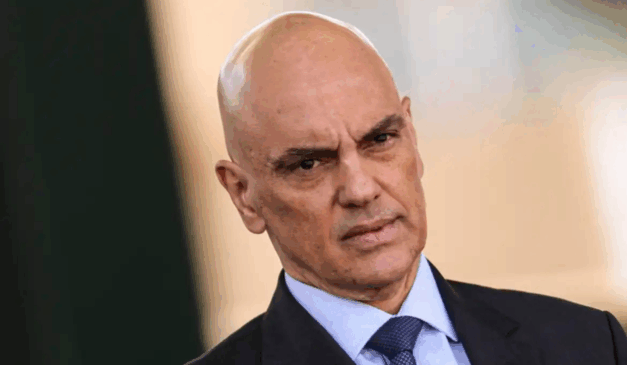 ministro Alexandre de moraes sério.