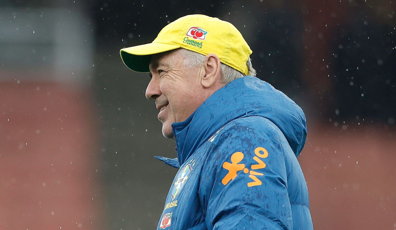 Técnico Carlo Ancelotti em treino da seleção brasileira em Londres nesta data Fifa. (Foto: @rafaelribeirorio/CBF)