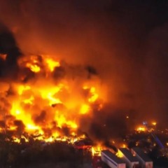Avião caído e pegando fogo nos Estados Unidos