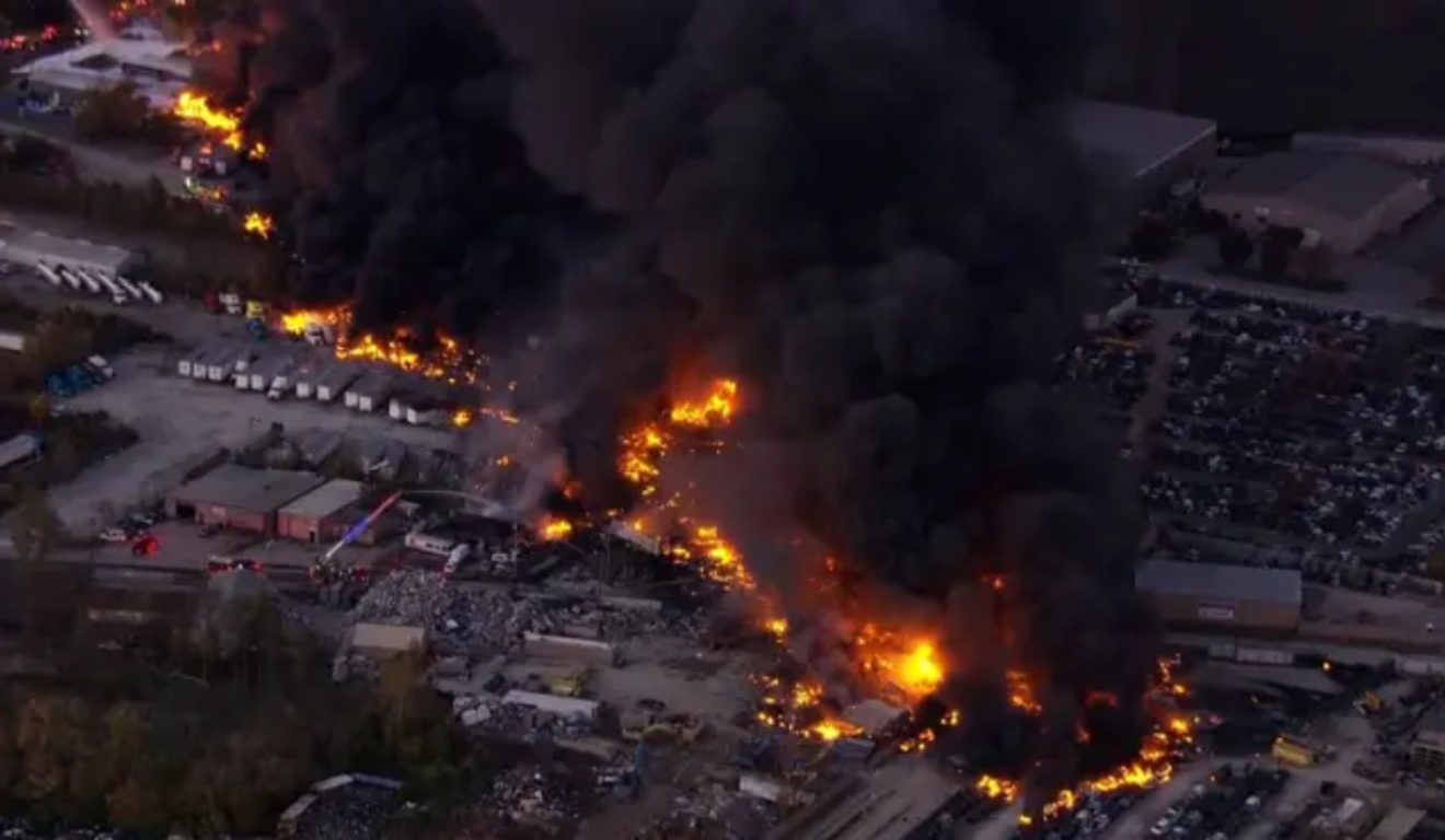 Rastro de destruição do avião que caiu nos Estados Unidos