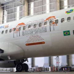 Avião da Gol com plotagem em homenagem ao Paraná