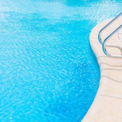 Piscina com escada para entrar