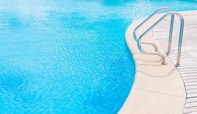 Piscina com escada para entrar