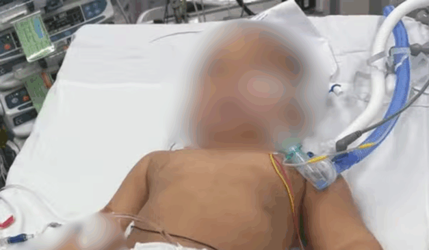 Imagem da criança internada.