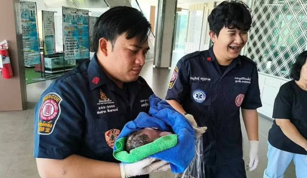 Momento de resgate da bebê recém nascida