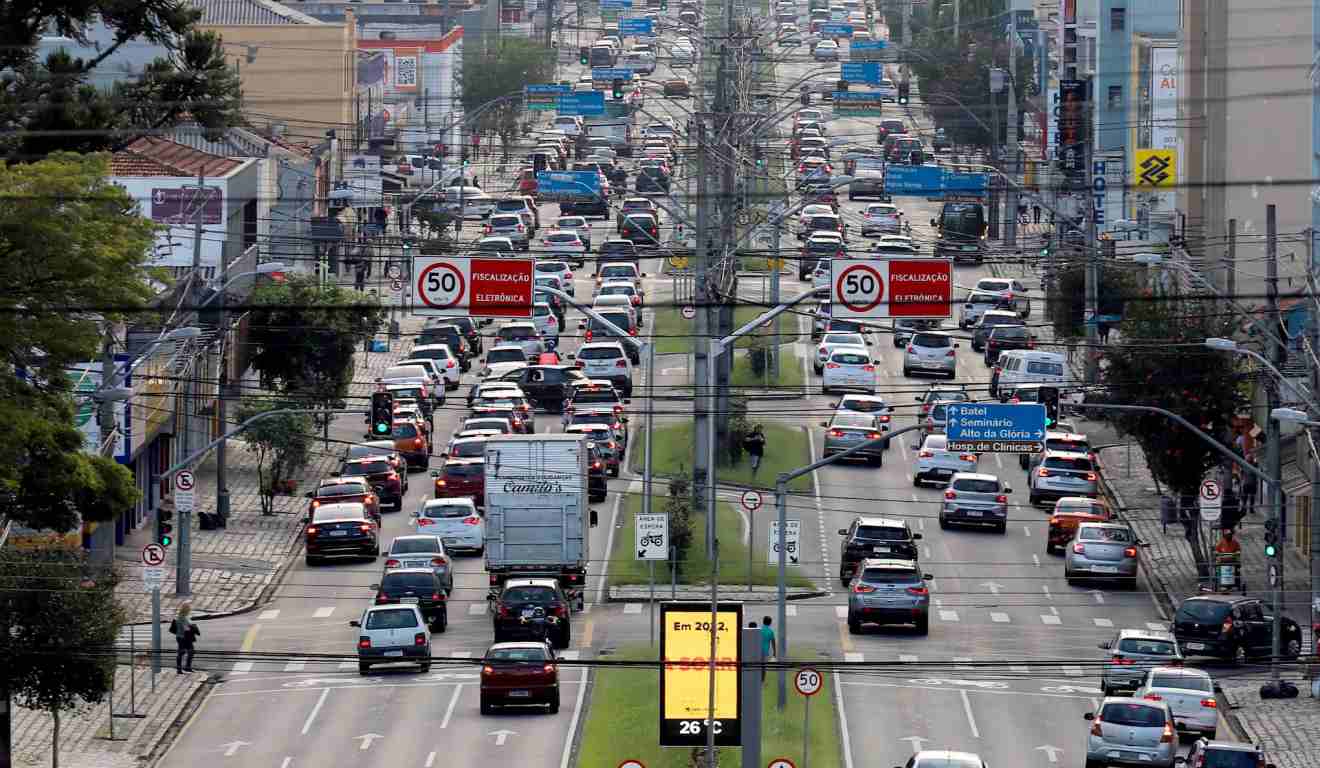 Trânsito no centro de Curitiba