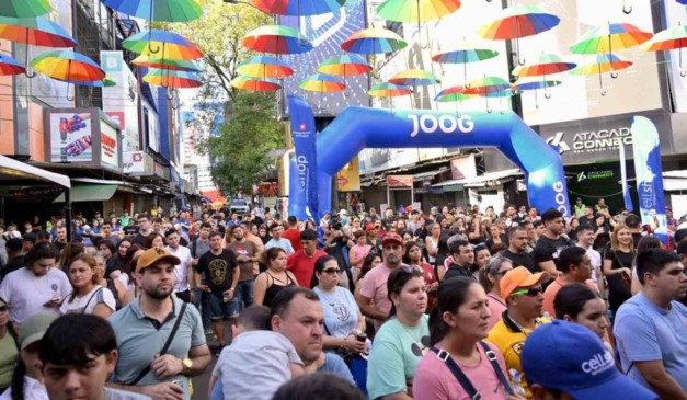 Aglomeração durante a Black Friday na Cidade de Leste