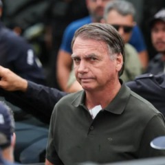 Jair Bolsonaro que foi preso ao lado de policiais