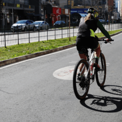 Imagem de uma pessoa pedalando.