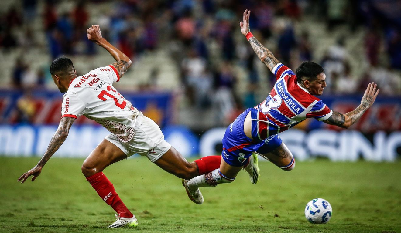 No primeiro turno o Fortaleza venceu o Bragantino por 3x1.