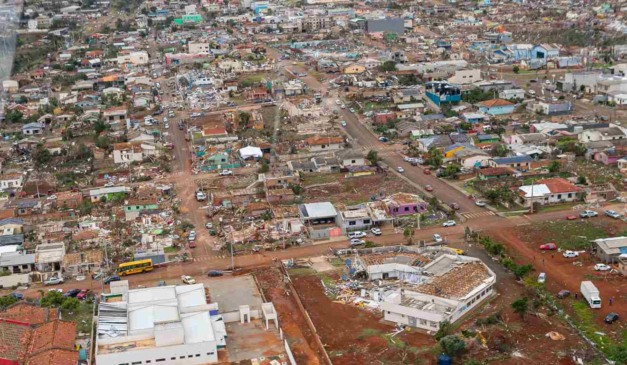 Imagem aérea mostra destruição em Rio Bonito do Iguaçu após passagem de tornado