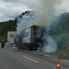 caminhão pega fogo na br-376