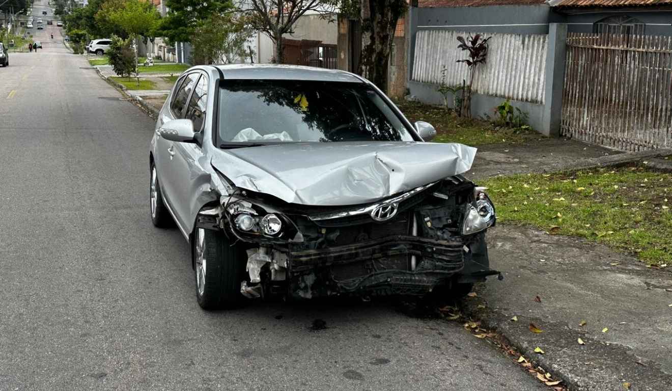 carro que invadiu a preferencial e causou o acidente