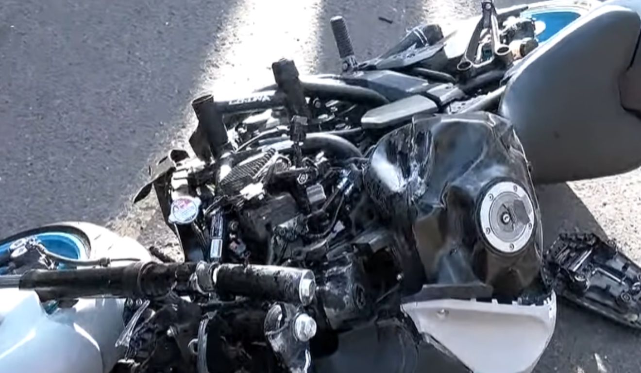 moto envolvida no acidente que jovens morreram