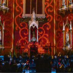 Interior da Catedral de Curitiba, durante espetáculo de Natal Catedral de Luz Ademicon.