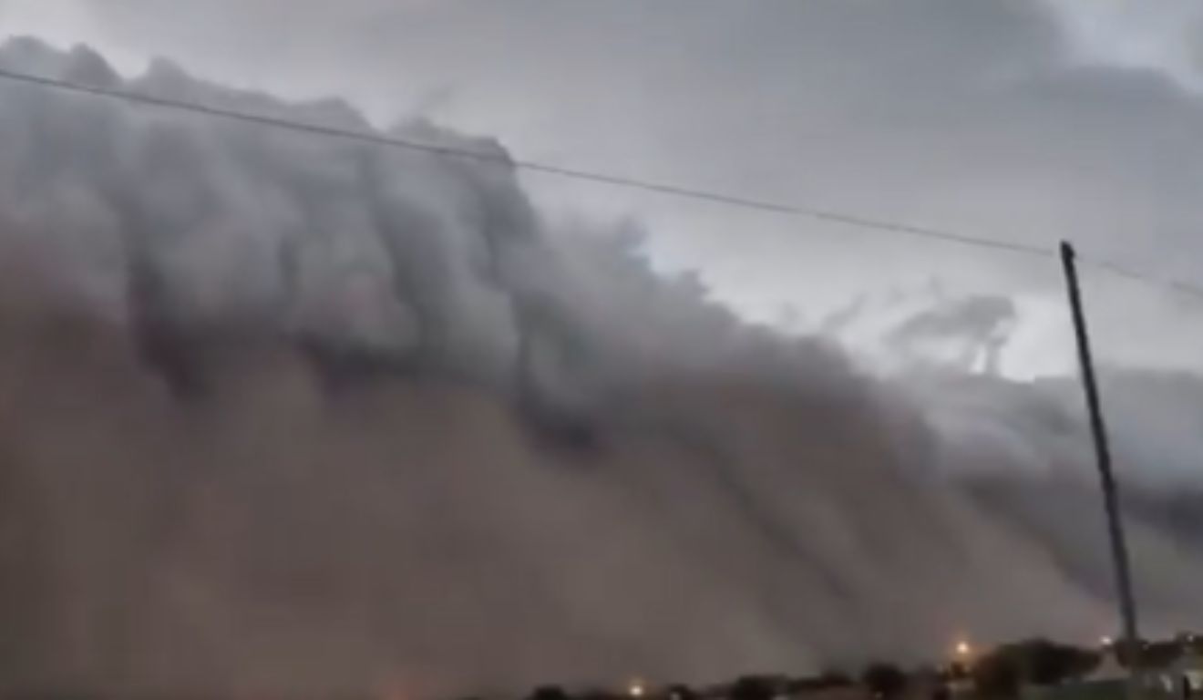 momento da tempestade chegando devido ao ciclone e frente fria