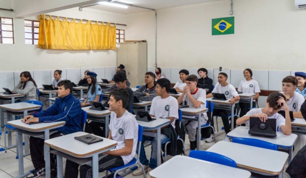 Alunos em sala de aula de um colégio cívico-militar