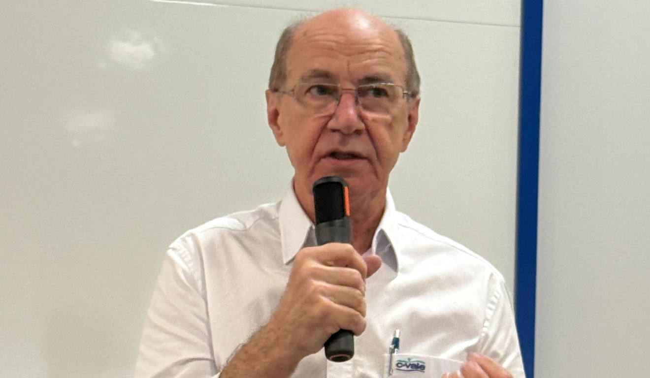 Alfredo Lang, presidente do Conselho de Administração da C.Vale discursando durante reunião em Assis Chateaubriand