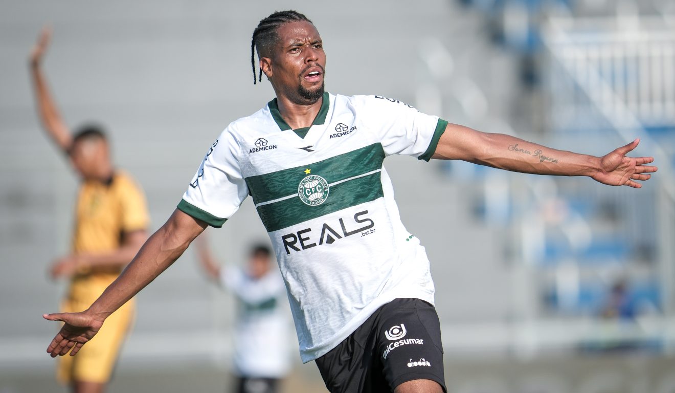 Iury Castilho fez o segundo gol do Coritiba contra o Amazonas.