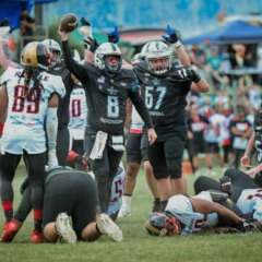 Atletas do Coritiba Crocodiles celebram vitória