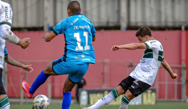 Coritiba e Azuriz se enfrentaram na Vila Capanema.