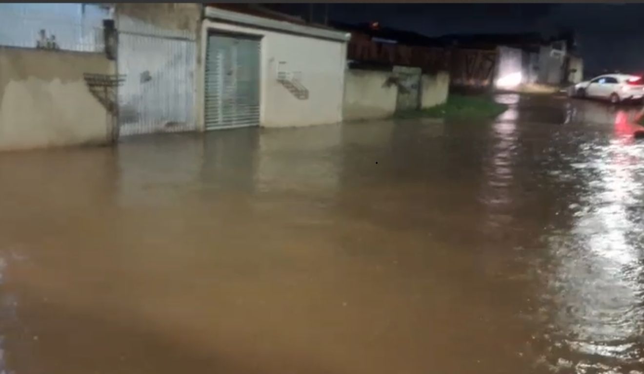 alagamento em Fazenda Rio Grande, na Grande Curitiba